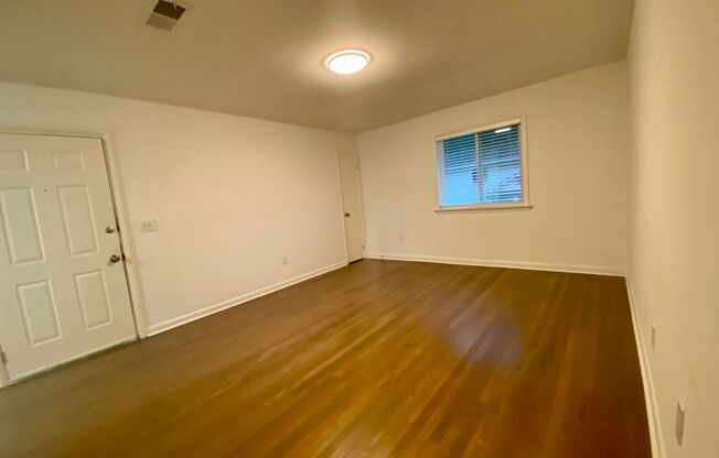 2 beds, 1 bath, 850 sqft, $1,700, Unit 485-C27