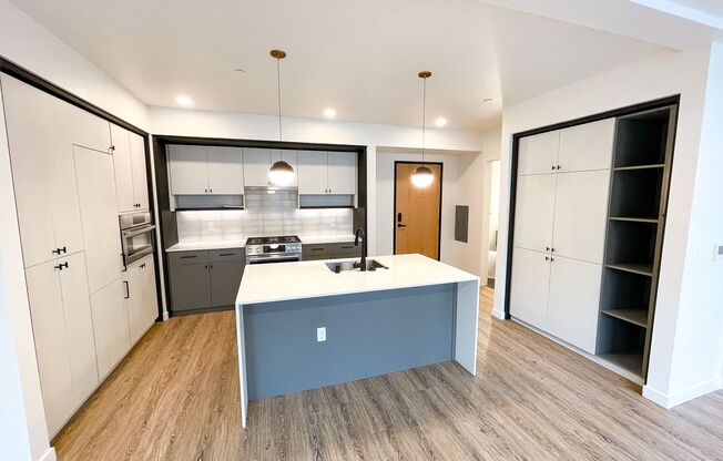 1 bed, 1 bath, 708 sqft, $3,295, Unit 406