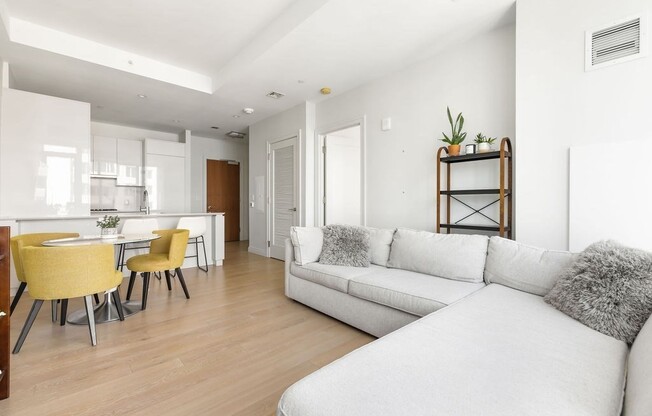 1 bed, 1 bath, 691 sqft, $5,650, Unit 1912