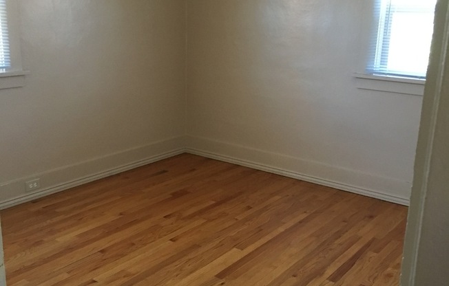 2 beds, 1 bath, $1,250