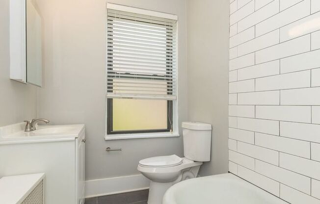 3 beds, 2 baths, 1,425 sqft, $2,495, Unit 800-1J