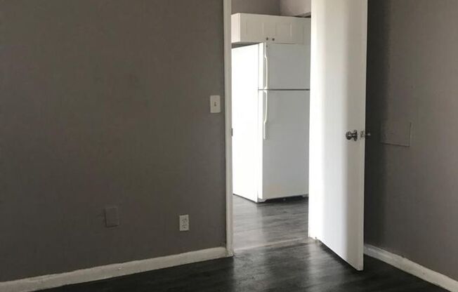 3 beds, 1 bath, 880 sqft, $2,000, Unit 5300-22