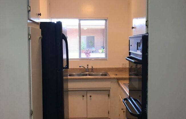 2 beds, 1 bath, 900 sqft, $2,300, Unit 10