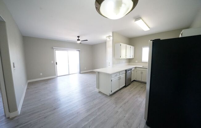 2 beds, 2 baths, $1,395, Unit Building 7 -Clark County-