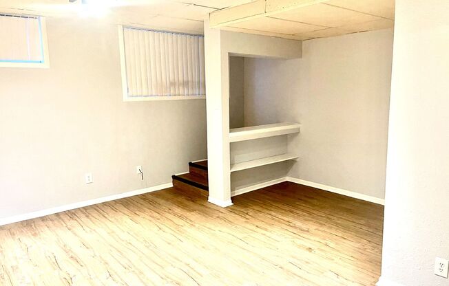 Studio, 1 bath, 300 sqft, $1,150, Unit A