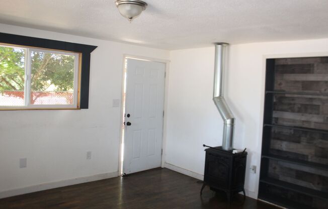 2 beds, 1 bath, $1,050