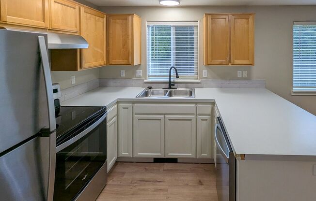 RENT SPECIAL: FREE First Full Month's Rent With One Year Lease! ~ Golden 1497