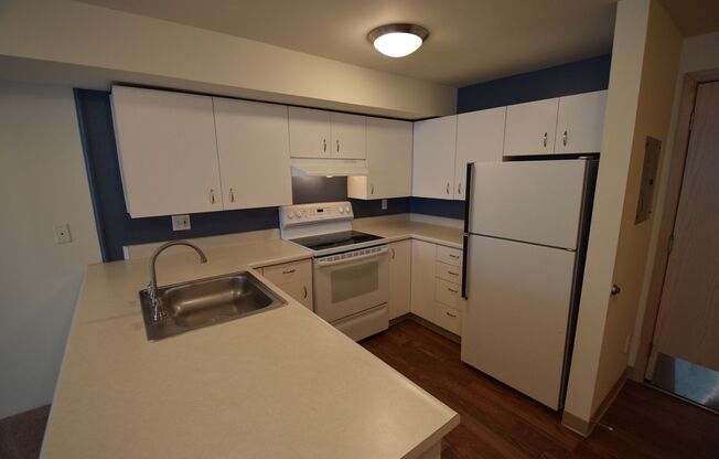 2 beds, 2 baths, 955 sqft, $2,595, Unit 303