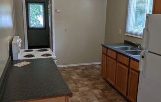 2 beds, 1 bath, $900, Unit 2