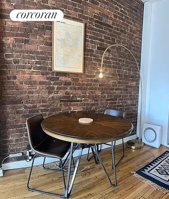 213 W 21 ST