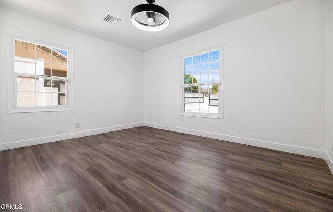 7637 RADFORD AVE