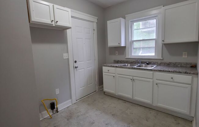 Newly remodeled 4 bedroom 1.5 bath single family home available in Cleveland Heights!