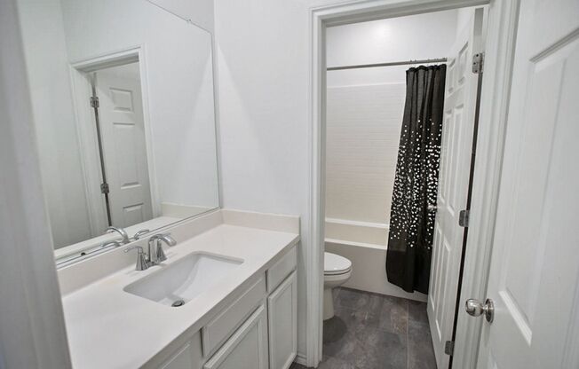 3 beds, 2.5 baths, $2,150, Unit # 87