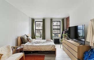 240 E 75 ST