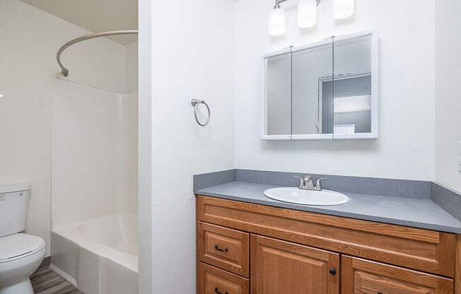 3 beds, 2 baths, 1,237 sqft, $1,650, Unit A201
