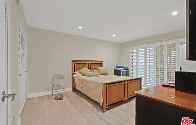 1310 S ROXBURY DR