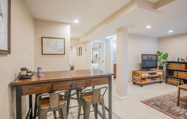 Cozy 1 BR/1 BA Apartment in H Street Corridor!
