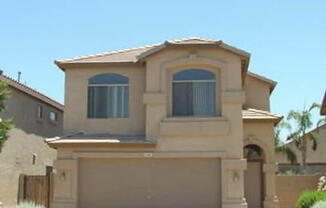 2 STORY HOME IN CRYSTAL GARDENS!