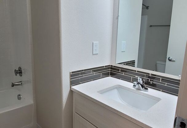 3 beds, 2 baths, 1,044 sqft, $1,995, Unit 224