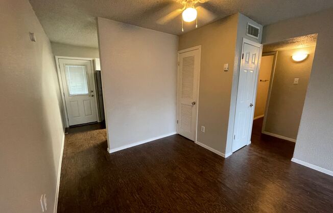 2 beds, 1 bath, 800 sqft, $990, Unit 224