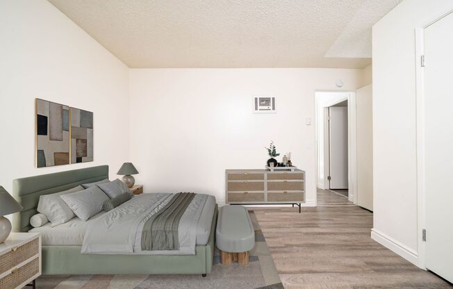 2 beds, 1 bath, 800 sqft, $2,400, Unit 570-09