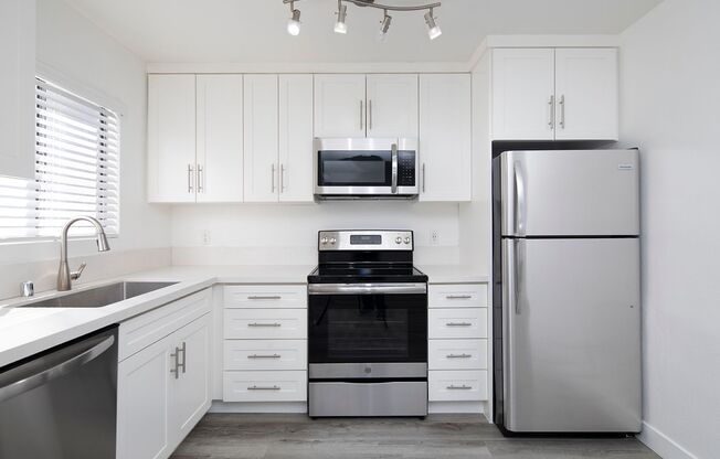 1 bed, 1 bath, 550 sqft, $1,975, Unit B111