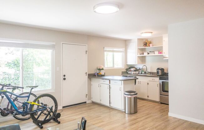 Beautiful 1 BD/ 1BA Apartment w/ Pool! Parking! Laundry! PROGRESSIVE