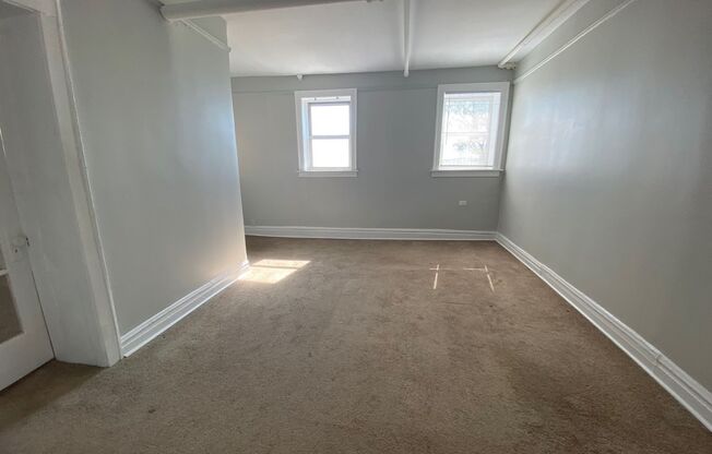 1051 W PRATT