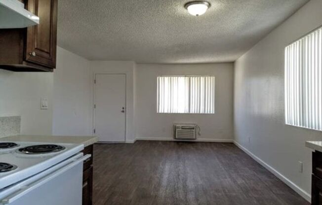 2 beds, 1 bath, 775 sqft, $2,195, Unit 038