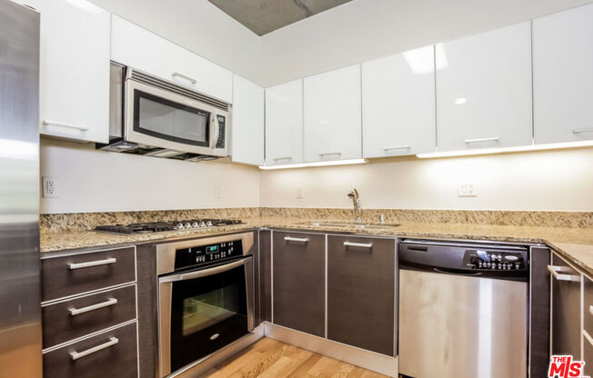 1 bed, 1 bath, 855 sqft, $2,500, Unit 343