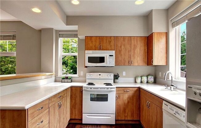 Bellevue Townhouse!!!