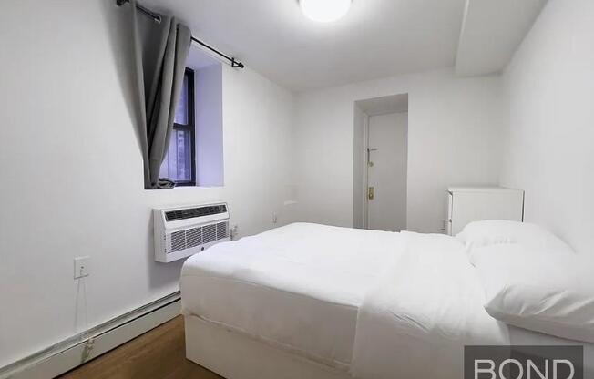 2 beds, 1 bath, $5,395, Unit 1E