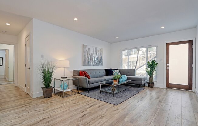 2 beds, 1 bath, 890 sqft, $3,275, Unit 717- 18