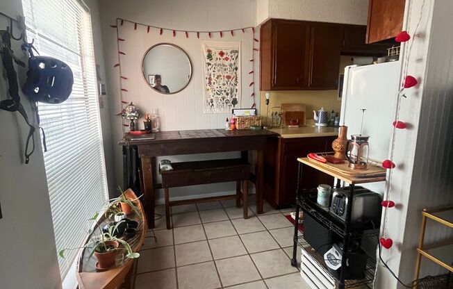 Studio, 1 bath, 400 sqft, $945, Unit 206