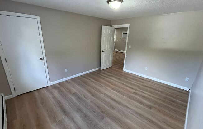 2 beds, 1 bath, $1,945, Unit 15B