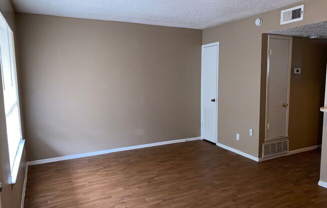 1 bed, 1 bath, 450 sqft, $700, Unit 8