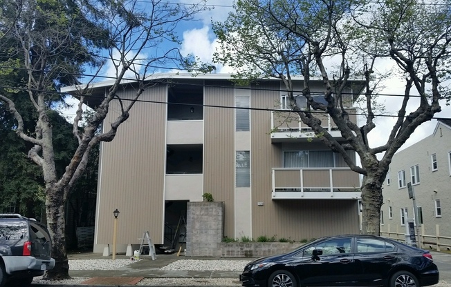 Tyb - 1120 Douglas Av.