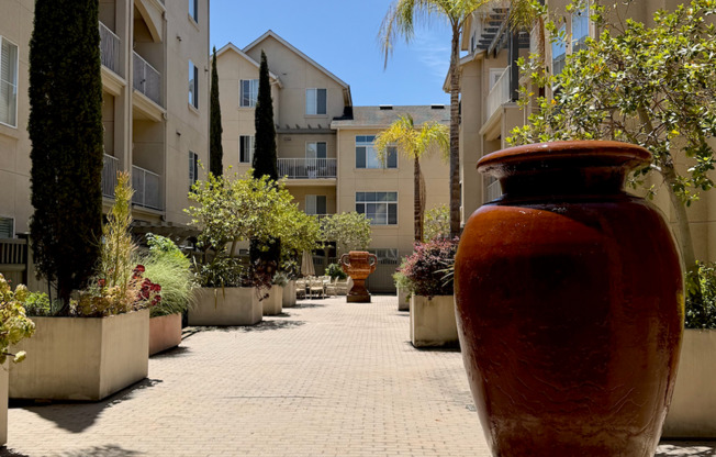 Parc Crossing 1 Bed 1 Bath Unit in Mountain View Available Now!!!!