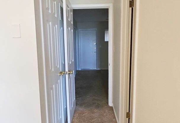 1 bed, 1 bath, $950, Unit C-2