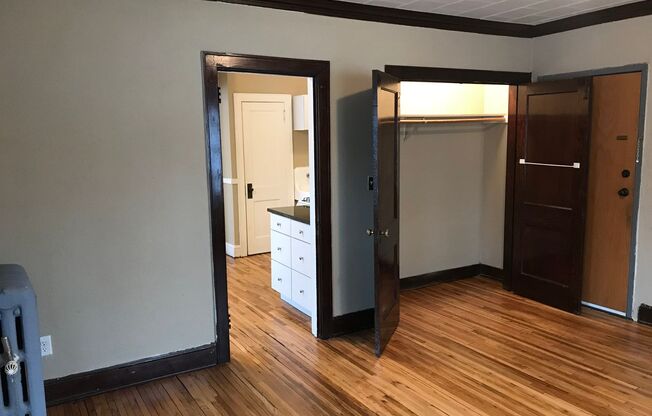 Studio, 1 bath, 445 sqft, $954, Unit 208