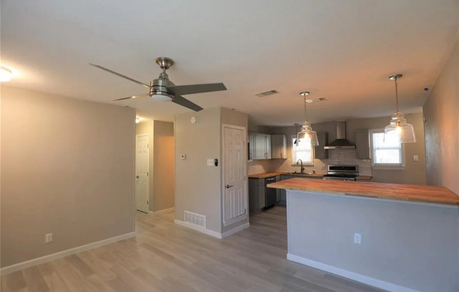1137 RANCHO DR