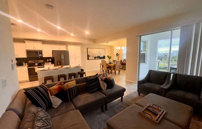 Fully Furnished  2/2 Luxury Storey Lake Condo near Disney with a Stunning Balcony Viiew!
