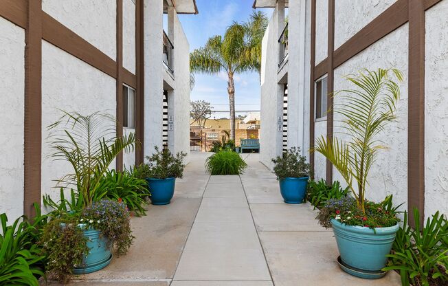 Studio, 1 bath, 420 sqft, $2,035, Unit 44