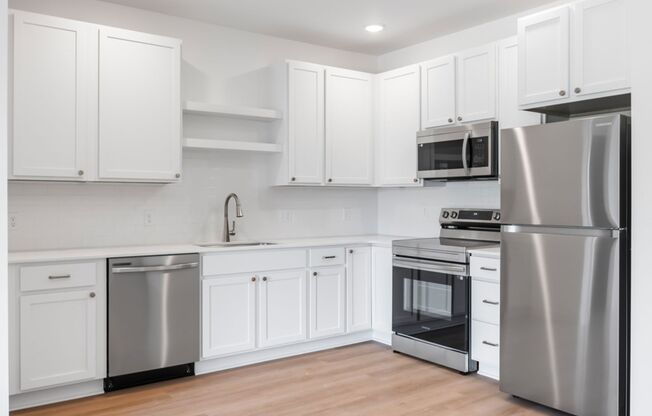 2 beds, 2 baths, 965 sqft, $1,600, Unit 332