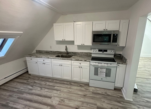 1 bed, 1 bath, 900 sqft, $1,700, Unit 3