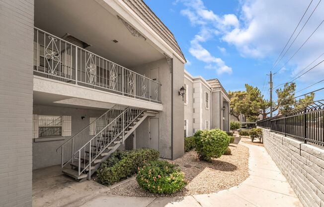 2 Bedroom, 2 Bathroom Condo unit in a Gated Community!