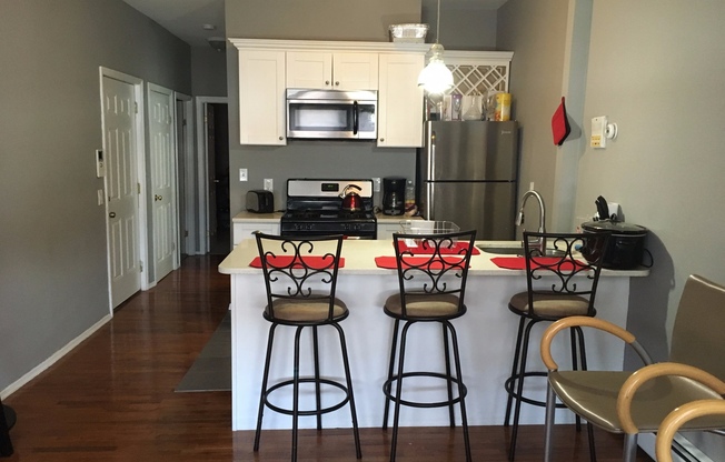 1 bed, 1 bath, 700 sqft, $1,595, Unit Unit 4-3