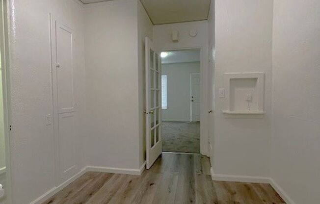 Charming, Studio Freshly Painted, move in ready