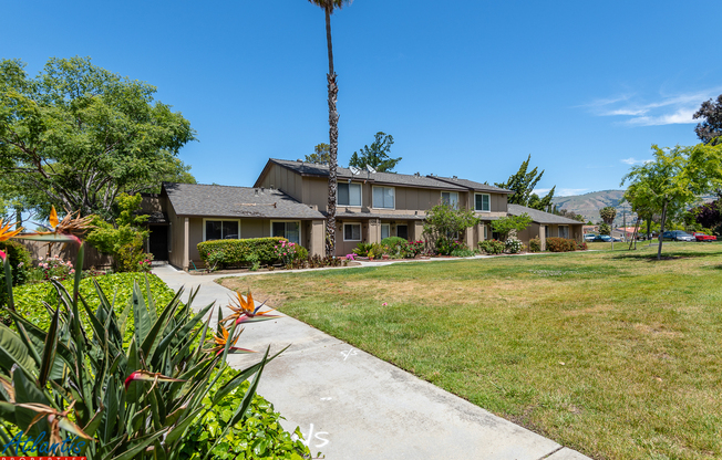 Spacious Evergreen Townhouse | New Interior Paint | Patio | Garage