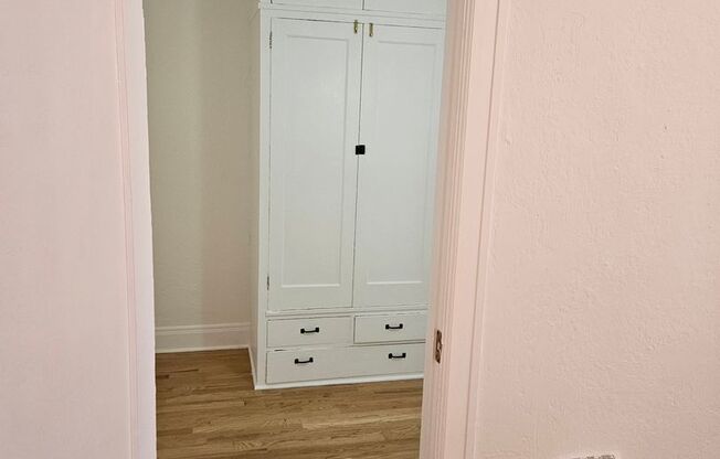 Studio, 1 bath, 308 sqft, $1,129, Unit 06